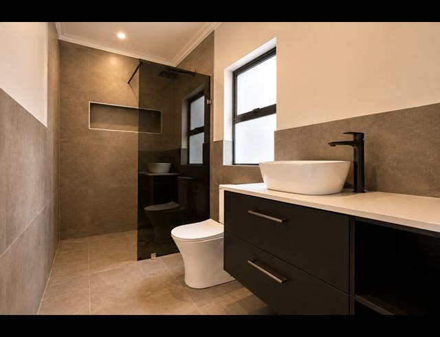 4 BEDROOM FREESTANDING FOR SALE IN SHELLEY POINT